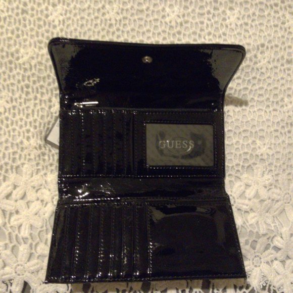 NWT Guess wallet *Final Price* - Picture 4 of 4